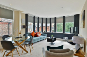 Aspire - 2 bed, parking, 3 minute walk to minster